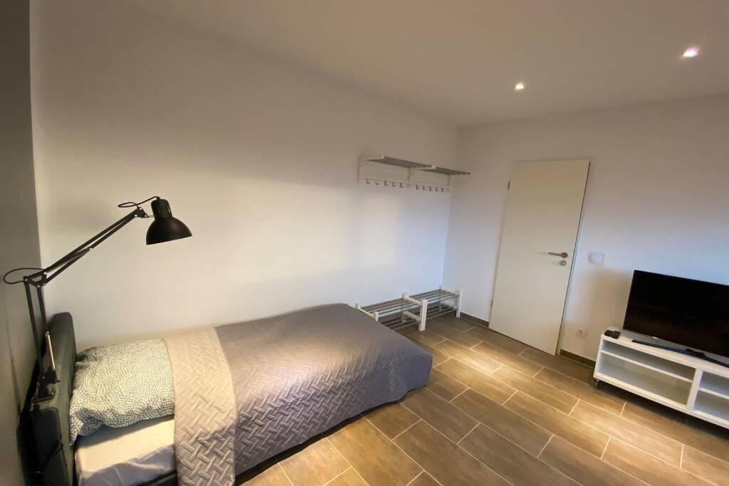 Duisburg Von Oben 3,5 Zimmer 8.Og Frisch Saniert Exterior photo
